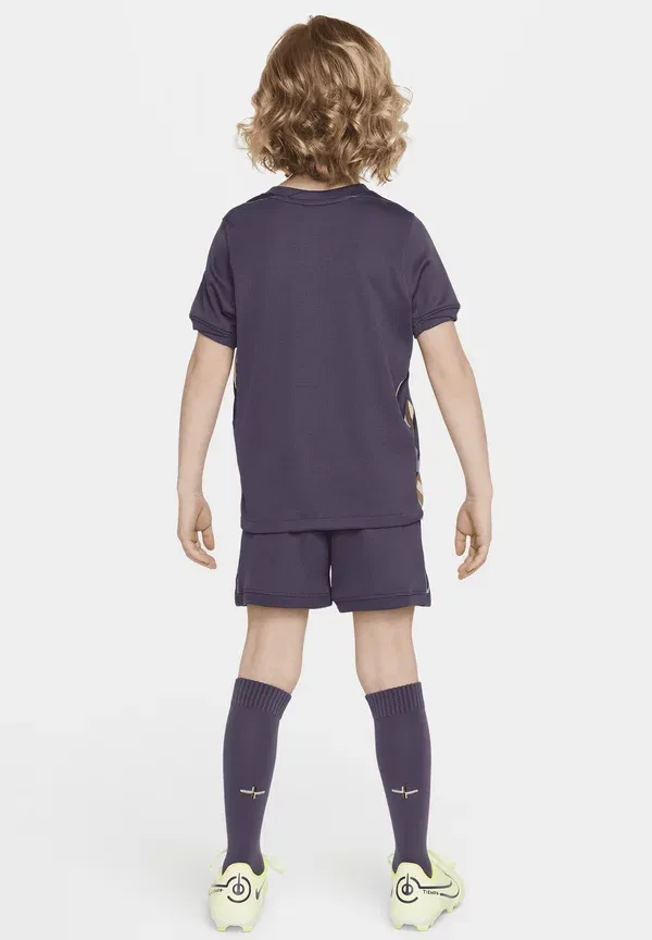 Комплект из футболки и шорт England 2024/25 Stadium Away Set Nike Performance Dark Raisin, Sesame — фото 2