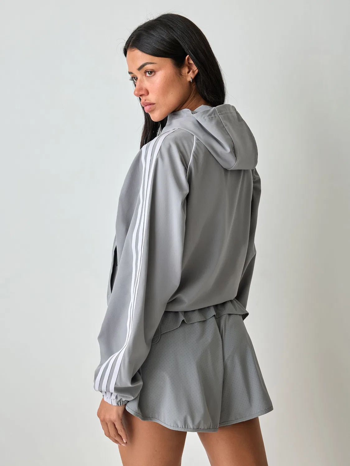 Серая спортивная куртка на молнии adidas Originals — фото 4