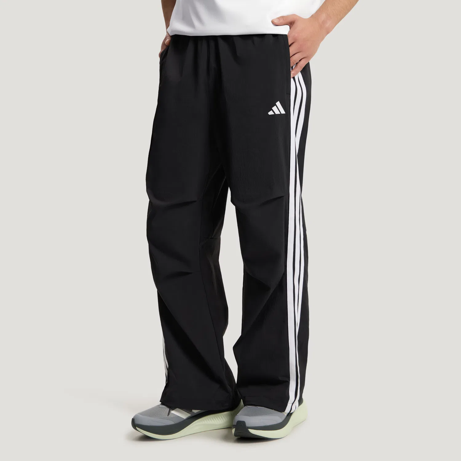Брюки спортивные WOVEN TRACKSUIT BOTTOMS мужские Adidas, Black — фото 4