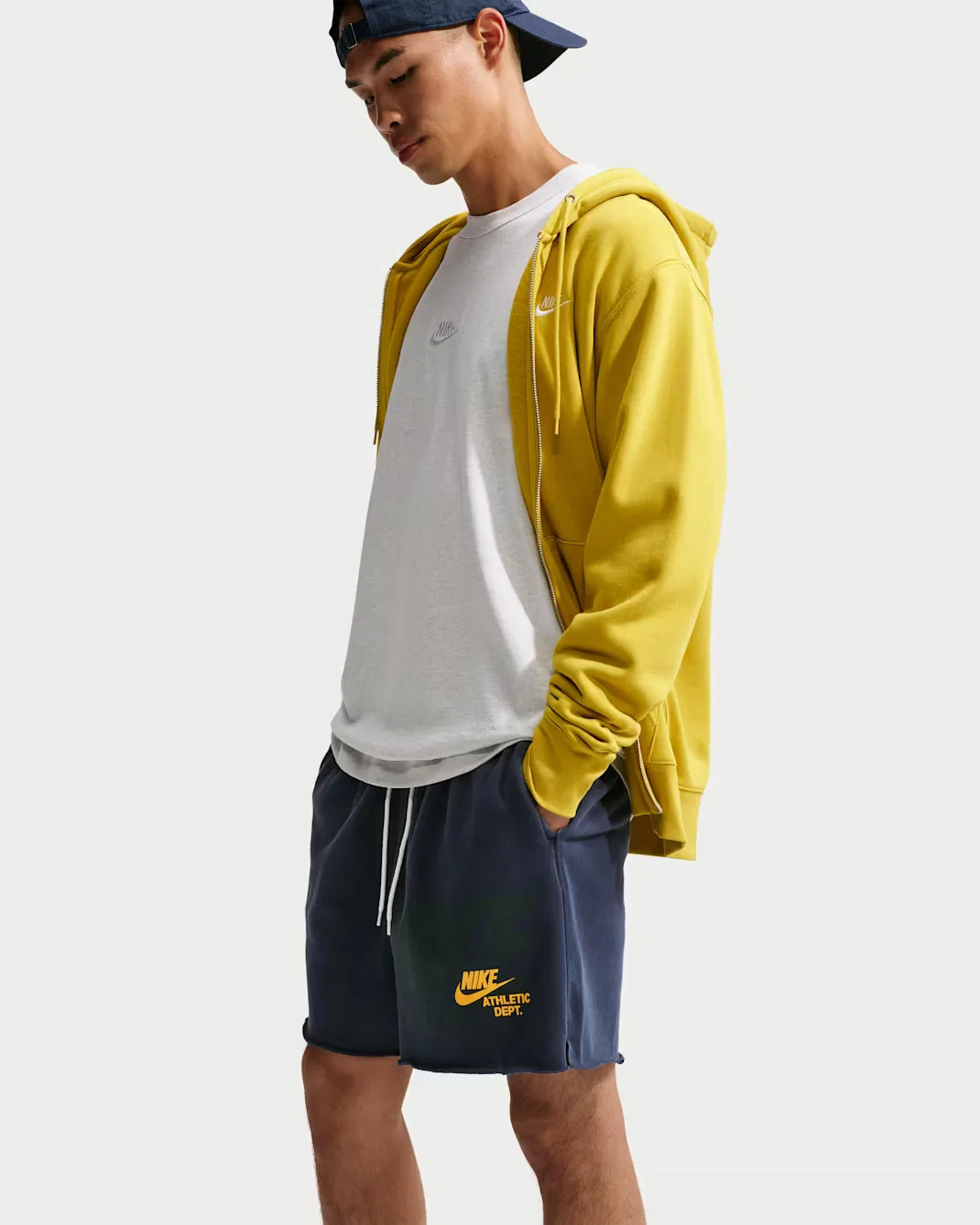 Мужские флисовые шорты Nike Sportswear Club, Obsidian/University Gold — фото 4
