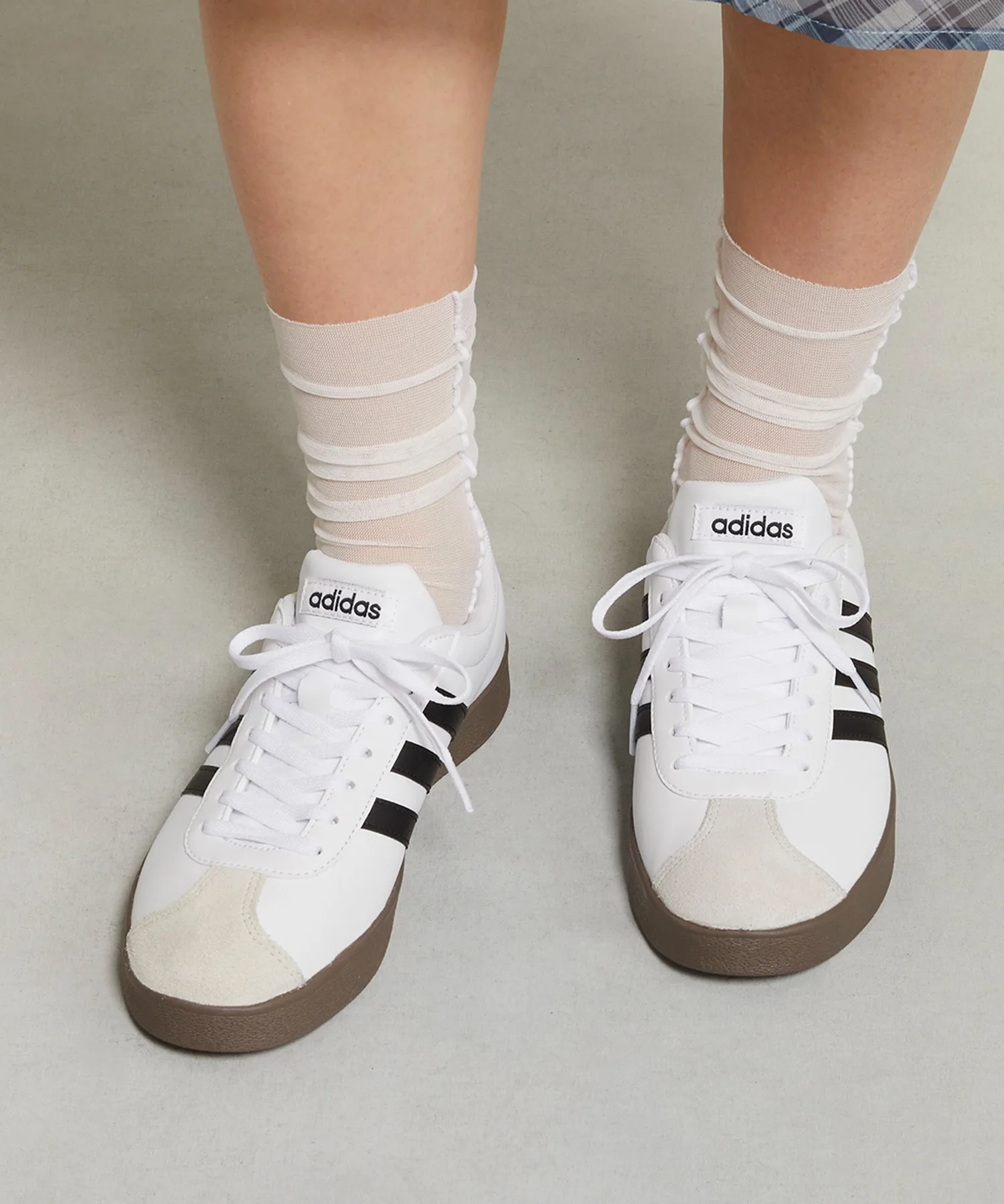 Кроссовки для мужчин и женщин VL COURT BASE adidas с частично recycled материалами черные — фото 2