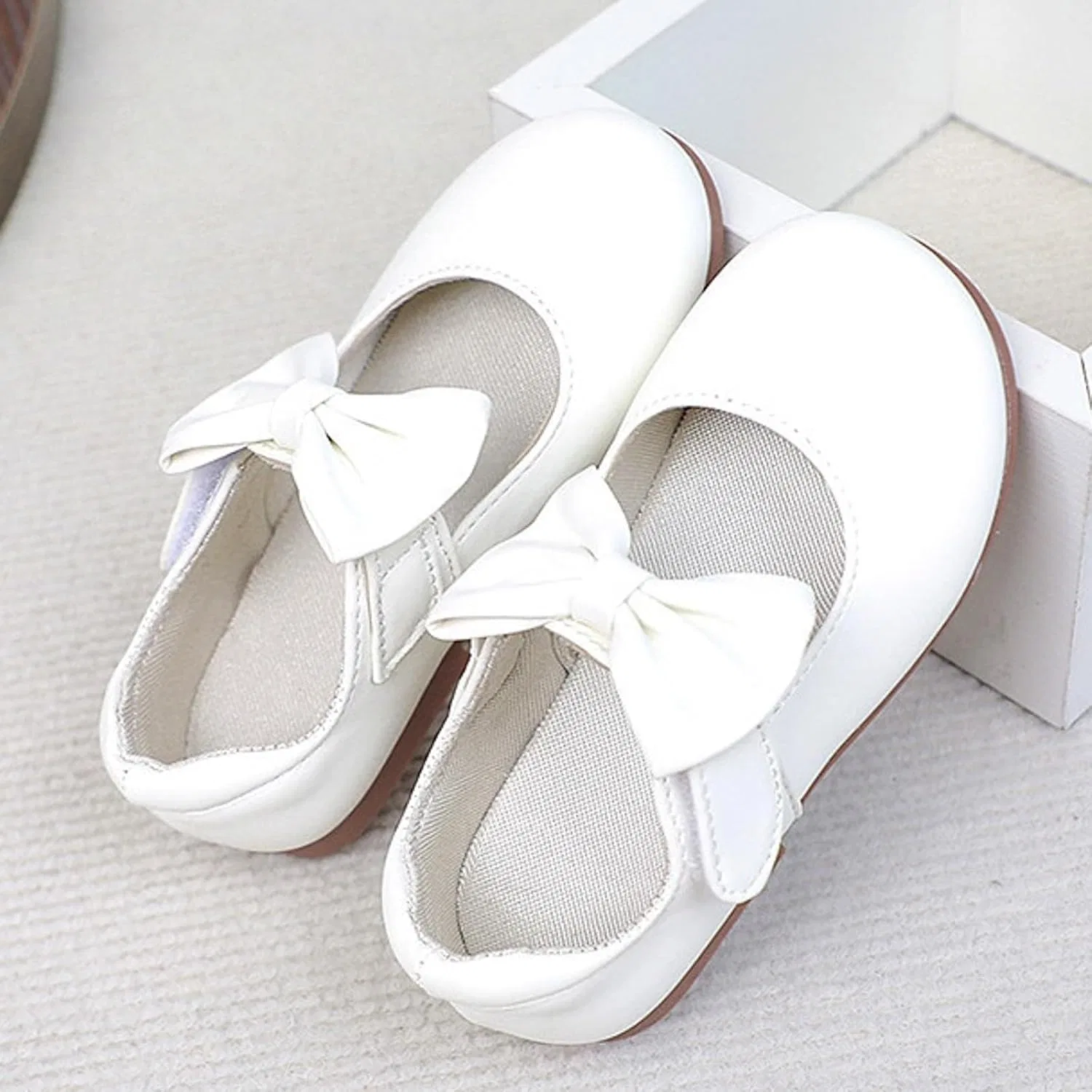 Детские балетки для девочек с бантом, модель Mary Jane Ballet Flats, White — фото 2