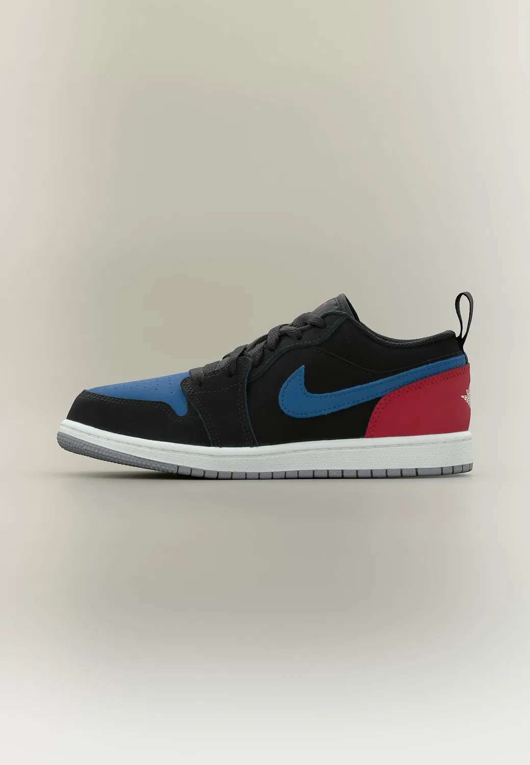 1 унисекс - кроссовки Jordan, Black/Summit White/True Blue/Varsity Red/Cement Grey