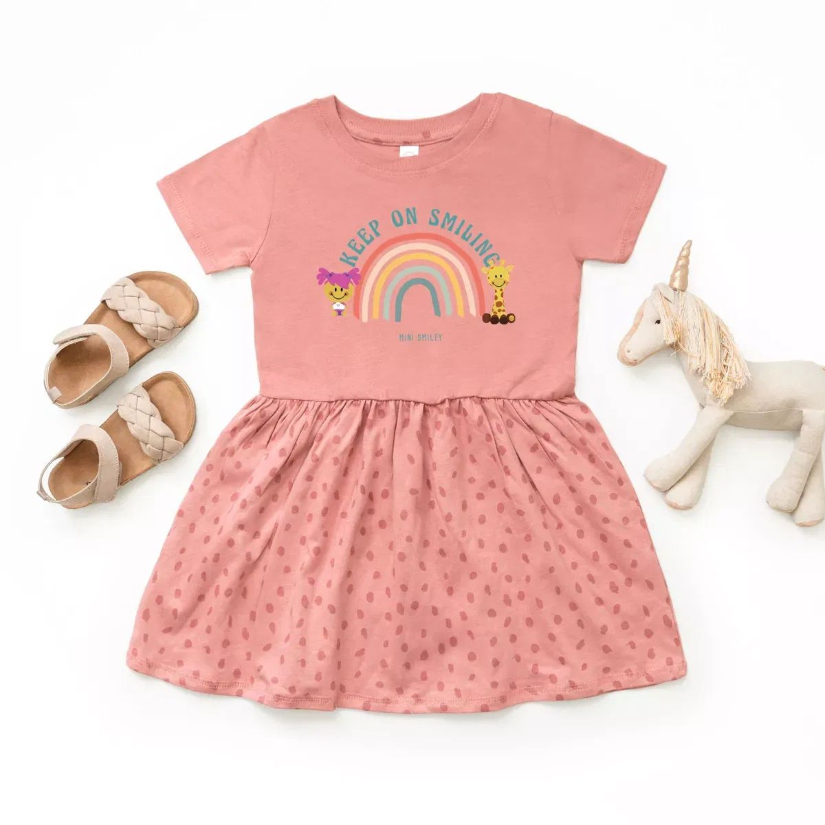 Детское платье для девочек с принтом Mini Smiley Keep On Smiling Rainbow The Juniper Shop, Mauve Spot — фото 2