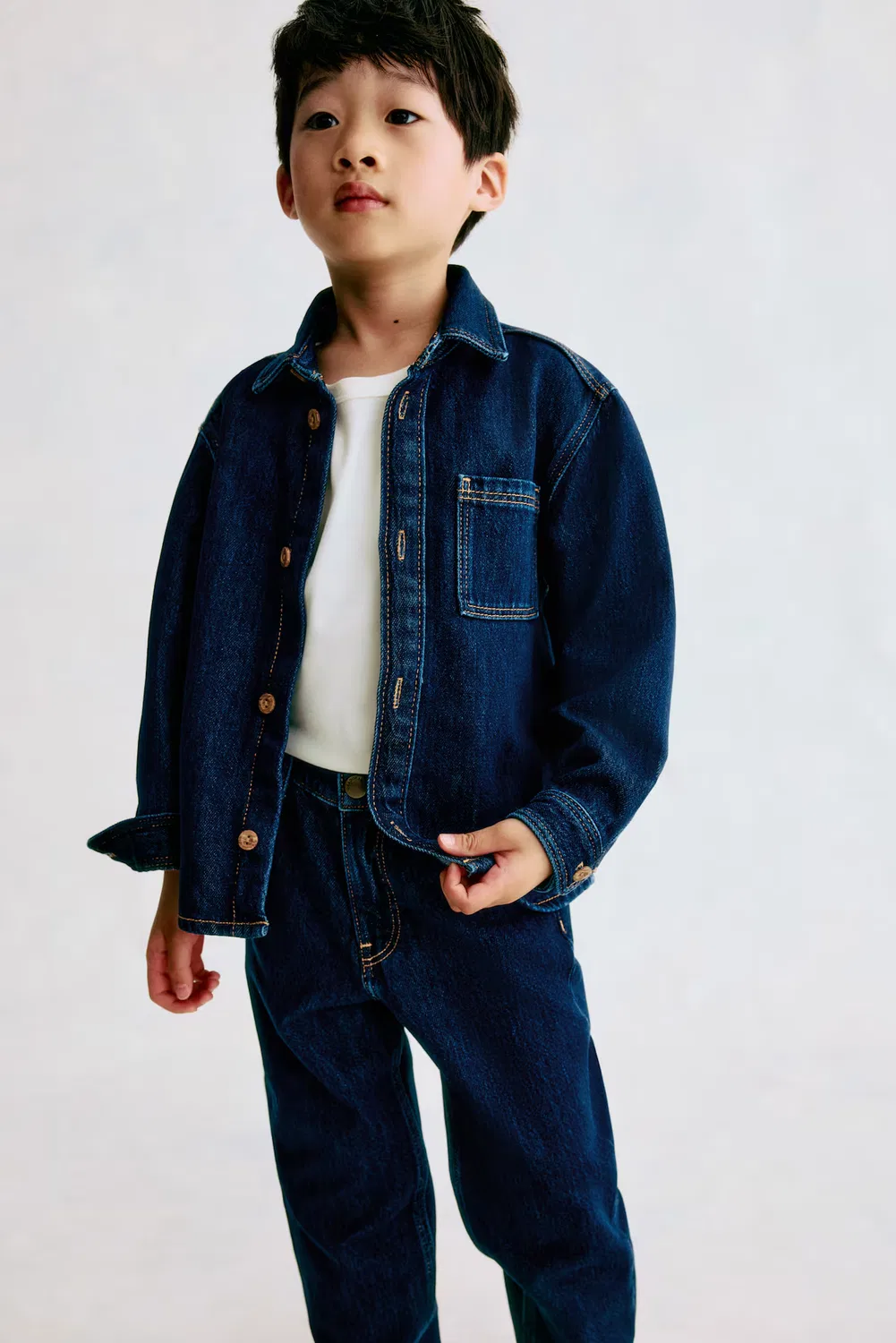 Зауженные джинсы из смесовой хлопковой ткани H&M, Dunkles Denimblau — фото 2