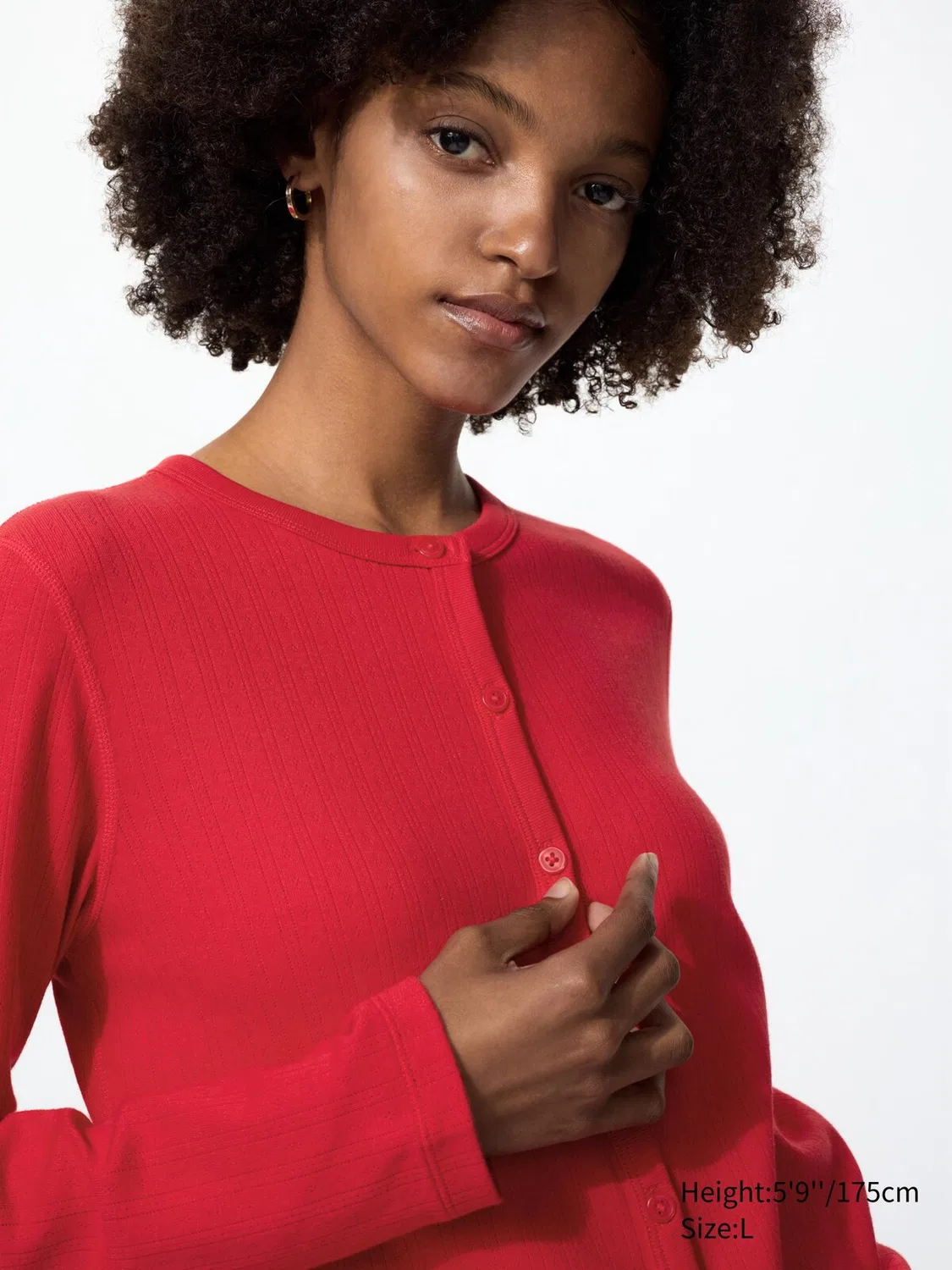 Кардиган с ажурной вязкой, можно сочетать с майкой Uniqlo, красный — фото 3