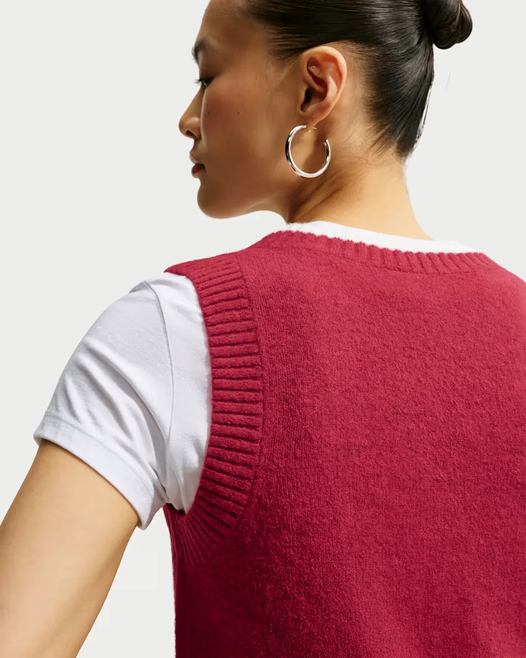Женский свободный жилет-свитер Nike Sportswear Chill Knit, Tough Red/White/White — фото 2