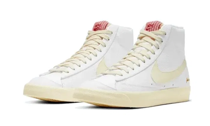 Детские кроссовки с принтом Blazer Mid '77 Nike, Coconut Milk White University Red — фото 2