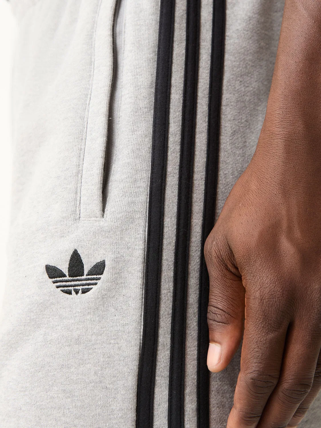 Шорты с тремя полосками adidas Originals, серый/черный — фото 4
