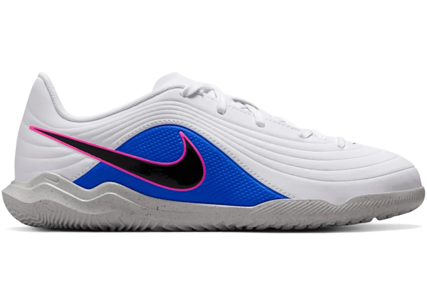 Детские кроссовки для мальчиков с мягким верхом Nike Tiempo Maestro Club IC Attack Pack, White/Racer Blue/Pink Blast/Black