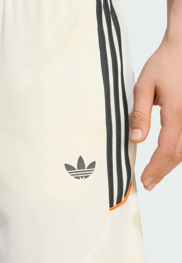 Шорты Teamgeist 26 - спортивные штаны Adidas Originals, белый/кремовый — фото 3