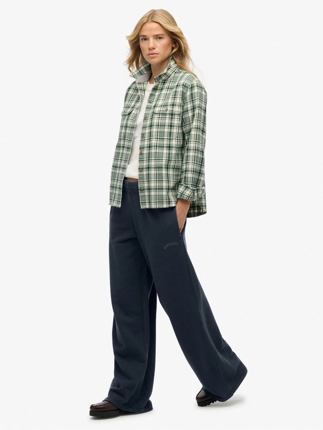 Джоггеры широкие Athletic Essentials Logo Garment Dyed Superdry, синий — фото 3