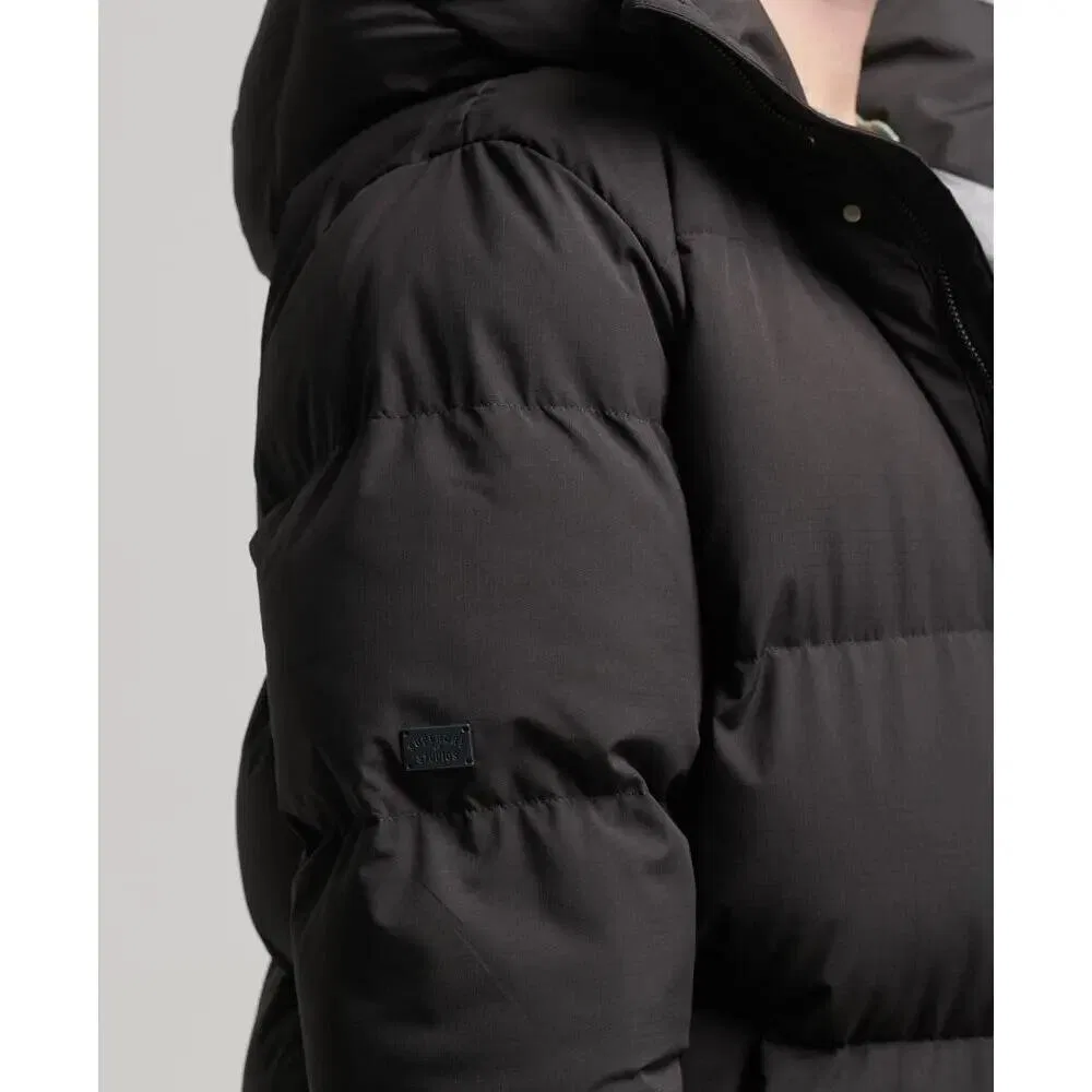 Женская длинная стеганая куртка с капюшоном Superdry, Schwarz — фото 4