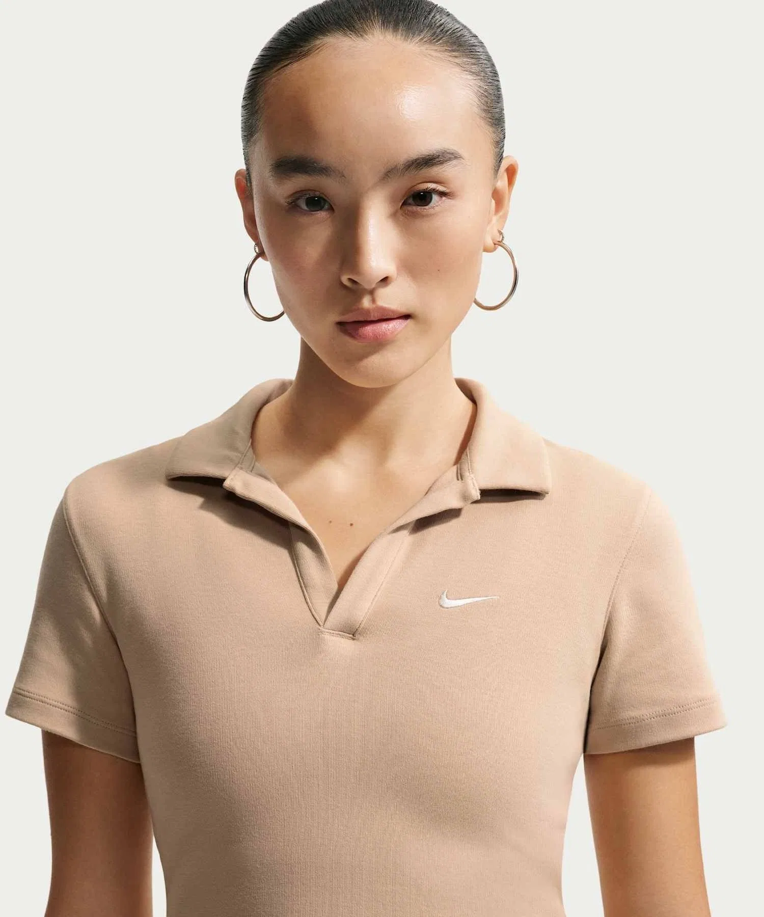 Женская поло-рубашка Nike Sportswear Essential с коротким рукавом DV7885-286, льняная.