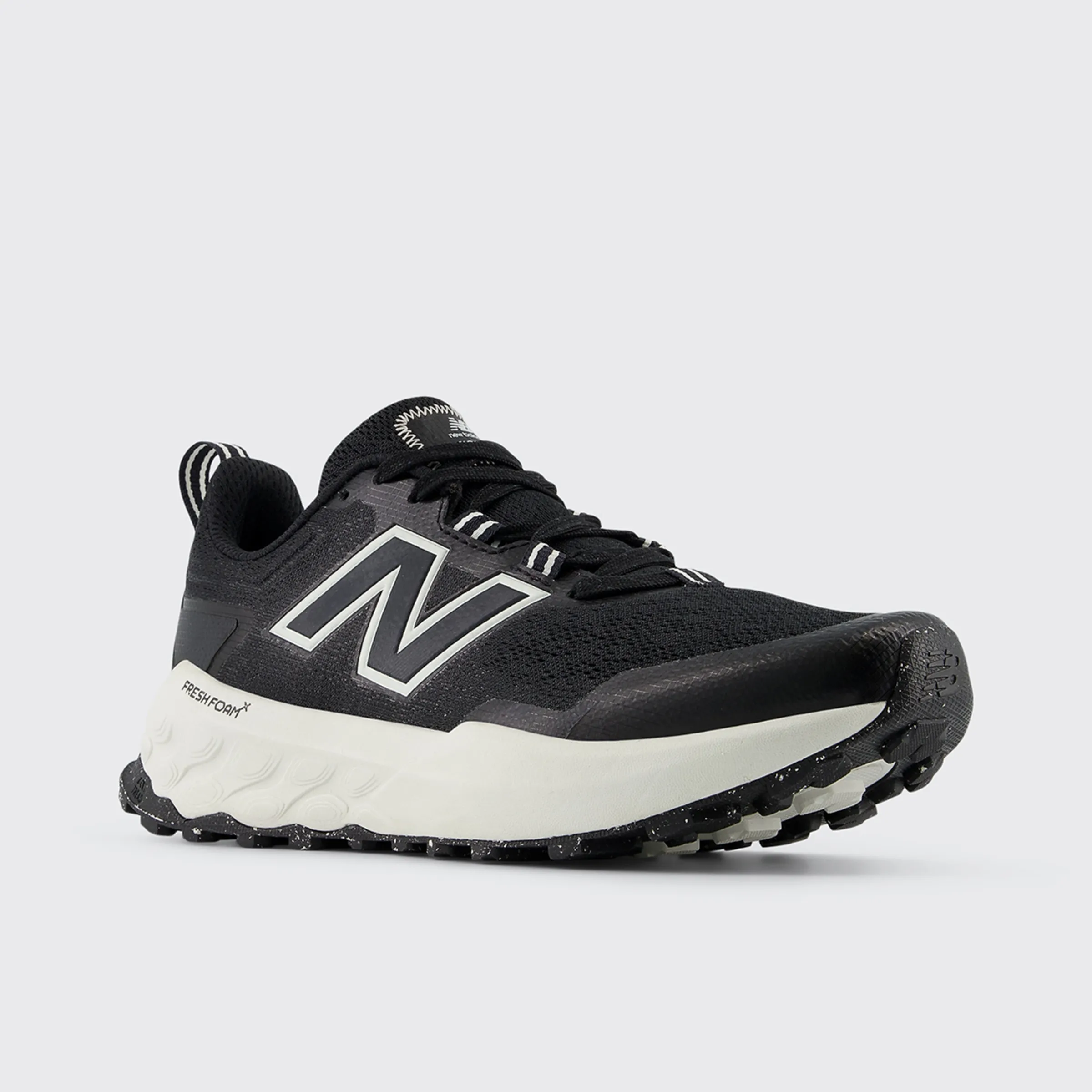Женские кроссовки для трейлраннинга Fresh Foam X Garoé V0 New Balance, черный — фото 2