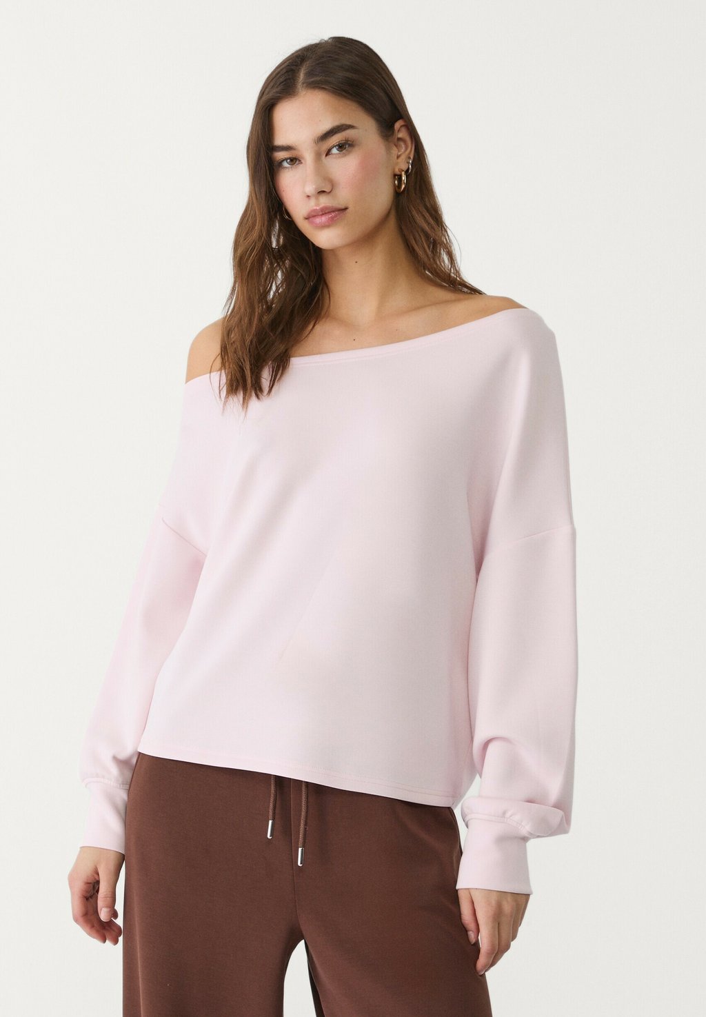 

Толстовка SOFT TOUCH EXPOSED SHOULDER Stradivarius, светло-розовый