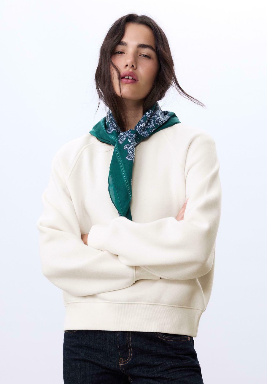 

Толстовка Stradivarius BASIC, White