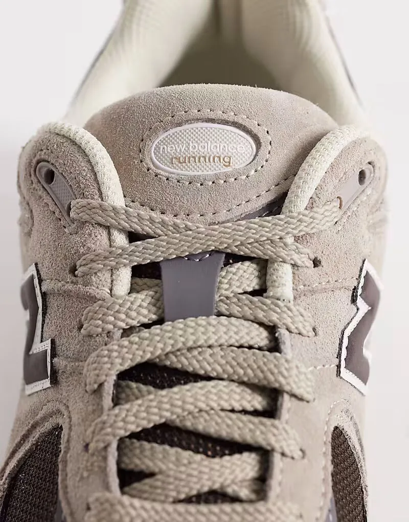 Кроссовки New Balance 2002R цвета тауп — фото 3