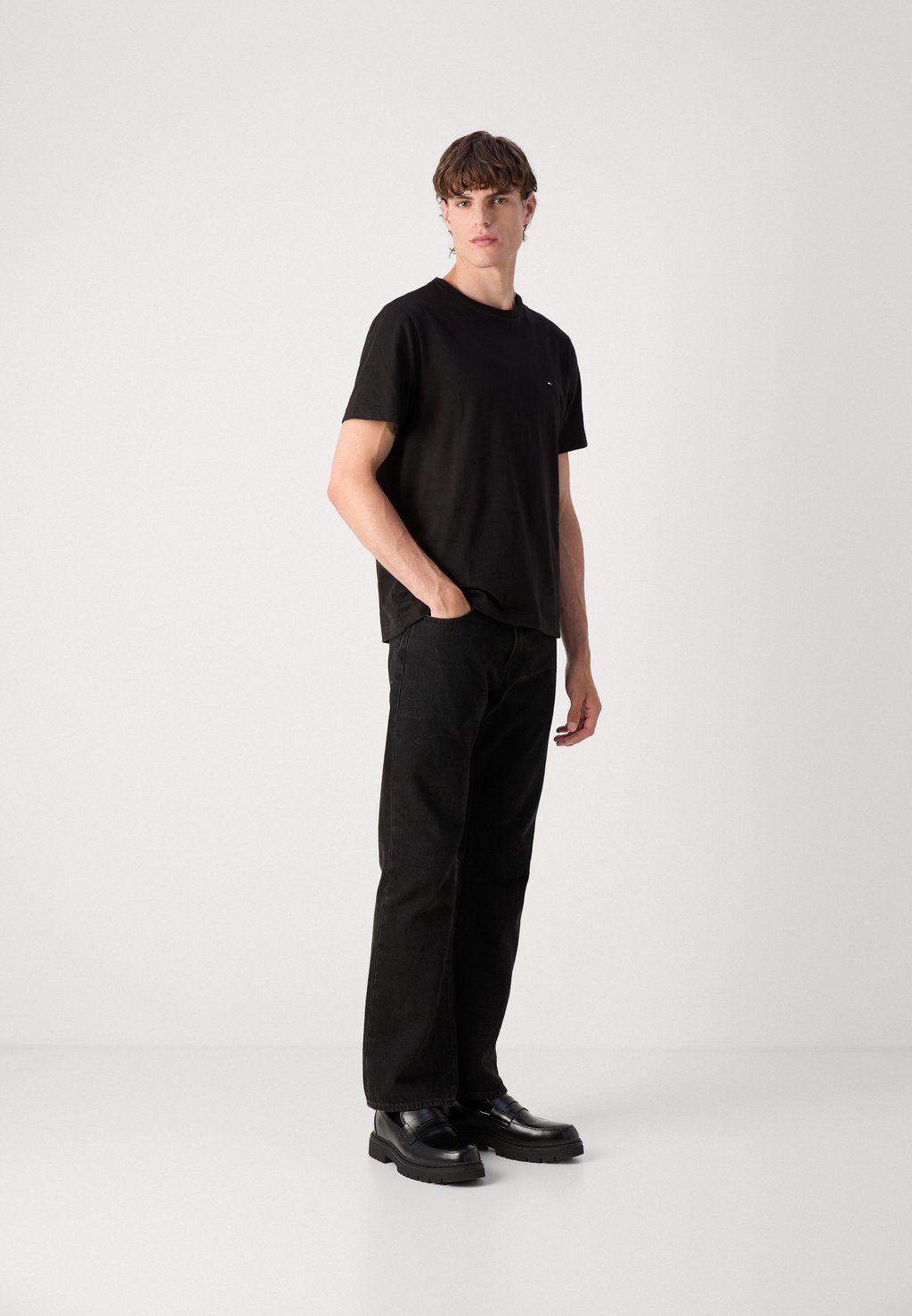 

Футболка с принтом ESSENTIAL TEE Tommy Hilfiger, черный