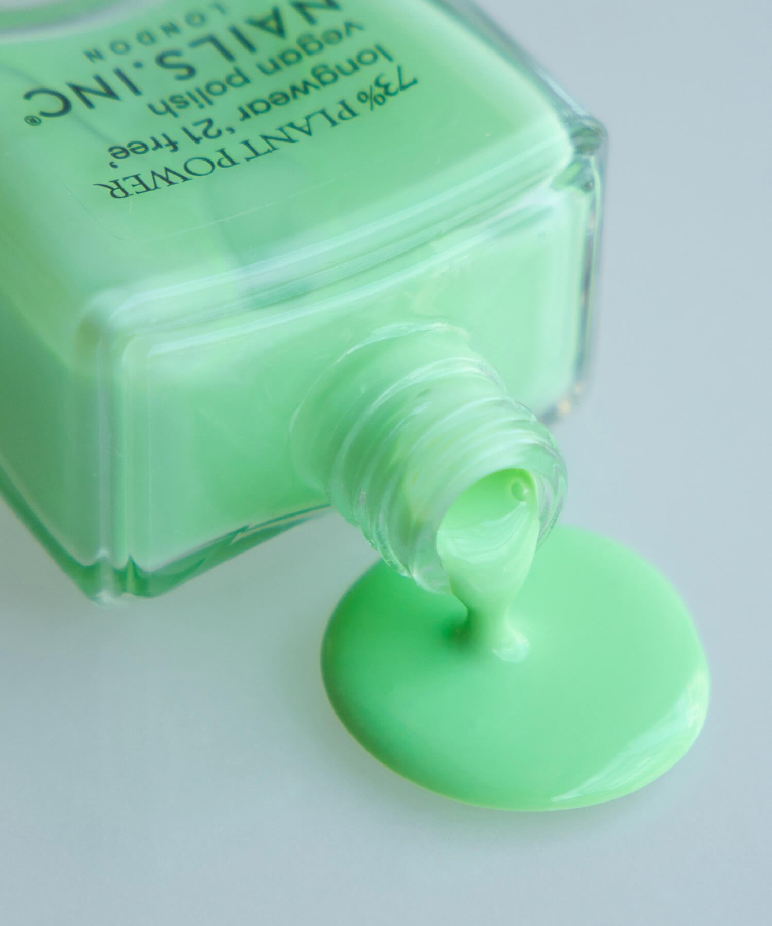 Лак для ногтей Растительная сила: легко быть зеленым Nails Inc, On Light Green — фото 3