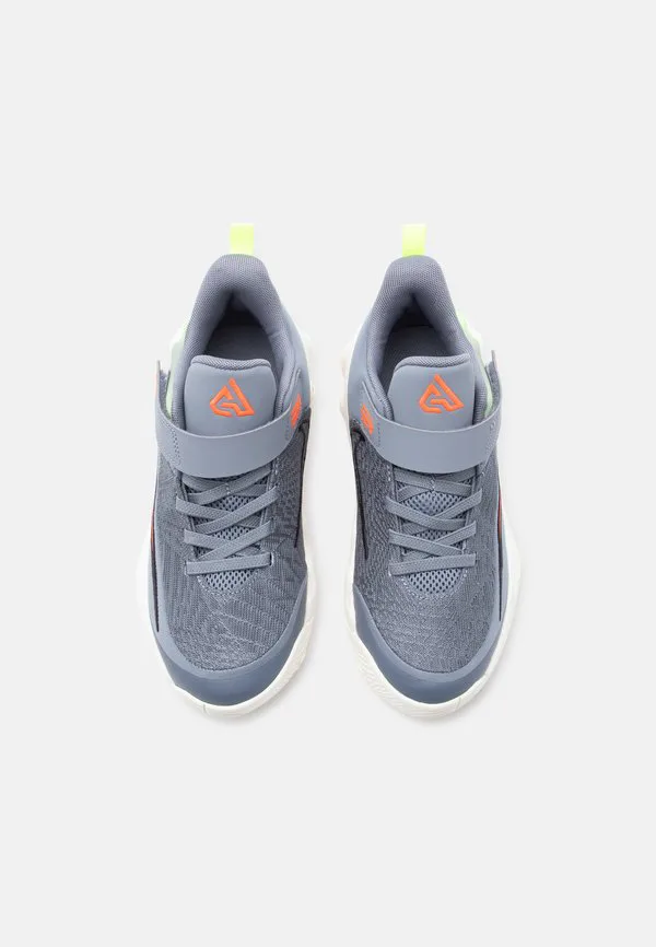 Унисекс баскетбольные кроссовки giannis immortality 4 Nike Performance, Dark Raisin/Total Crimson/Volt/Sail — фото 4