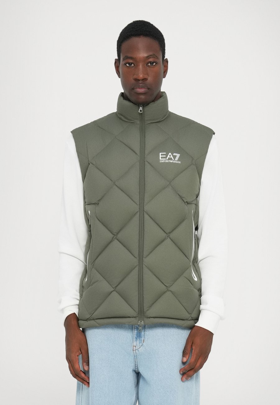 

Куртка EA7 Emporio Armani MOUNTAIN QUILTED VEST, Beetle/Dark Green