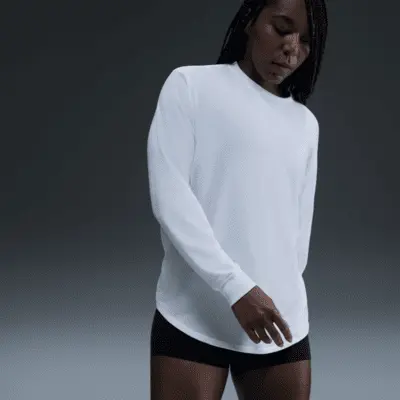 

Футболка Nike One Relaxed, белый/черный