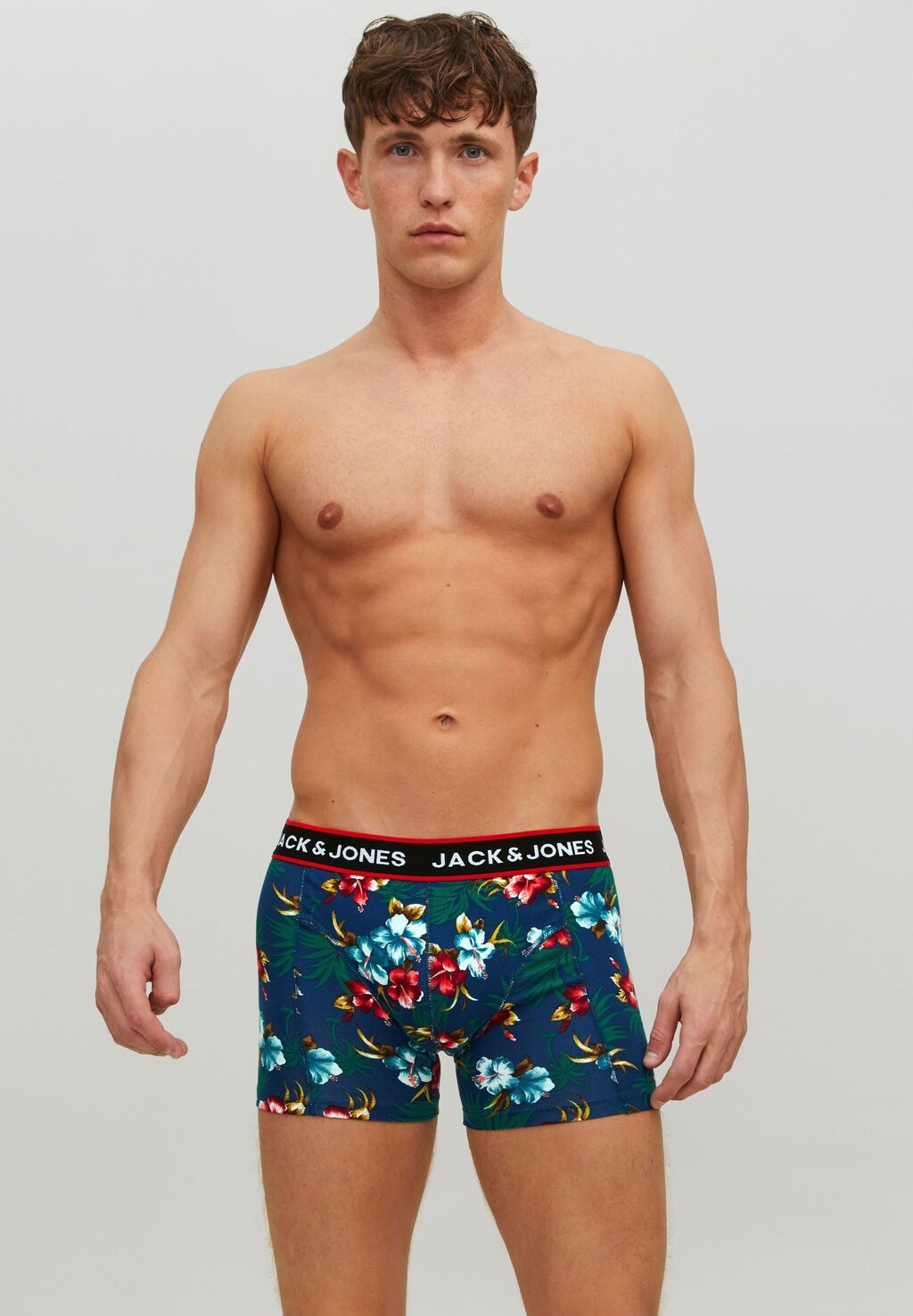 Трусики FLOWER TRUNKS 3 PACK Jack & Jones, цвет black/bardaboes cherry/maritime blue