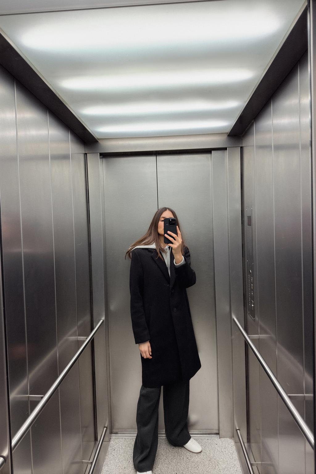 

Контрастное пальто с капюшоном ZARA, черный