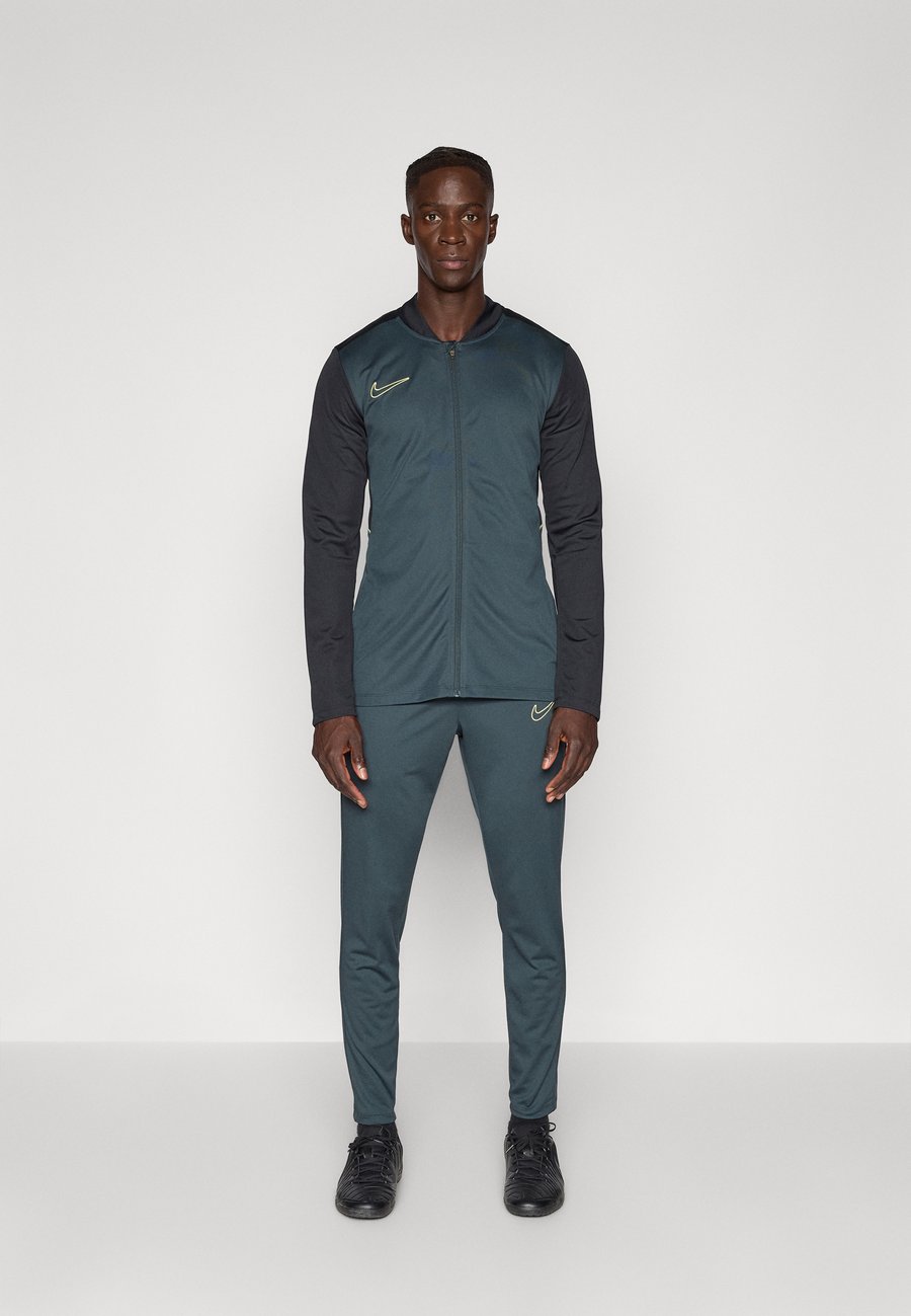 

Спортивный костюм Nike Performance SUIT SET, Seaweed/Black/Limelight/Light Green