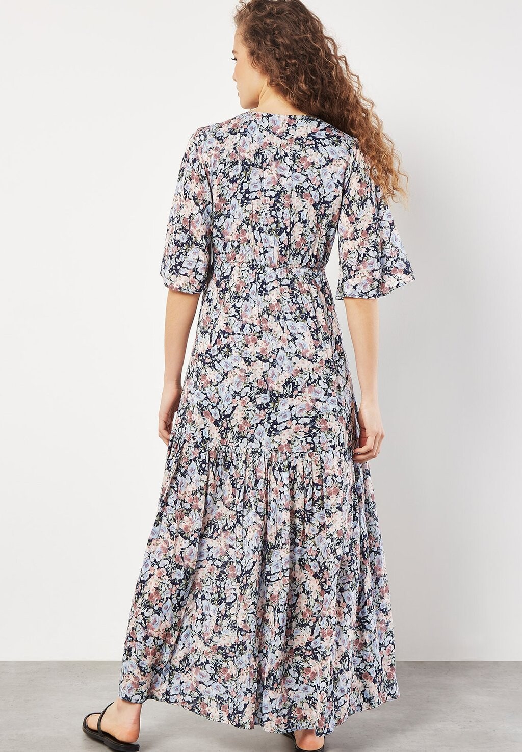 

Платье макси FLORAL SHIMMER Apricot, темно-синий
