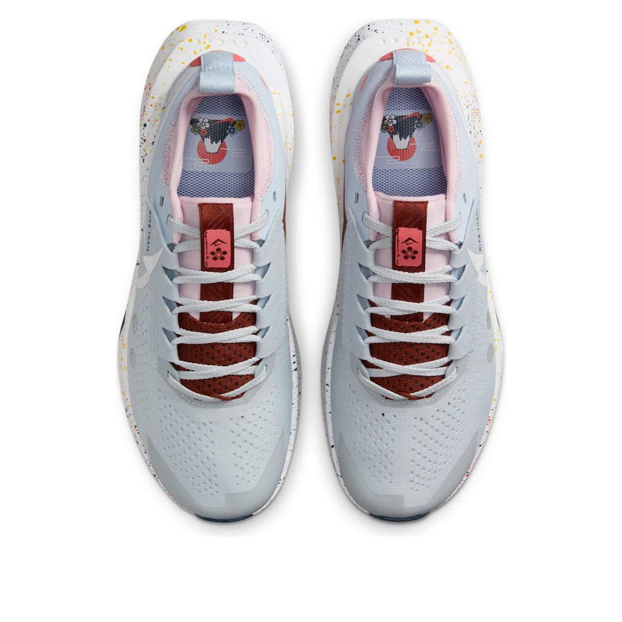 Кроссовки (WMNS) Nike ZoomX Zegama Trail 2 'Pure Platinum Football Grey Pink Foam', синий — фото 4