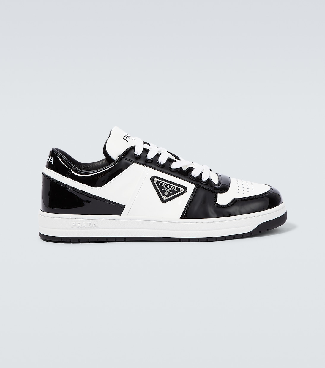 

Кожаные кроссовки Downtown на низком ходу Prada, Nero+Bianco