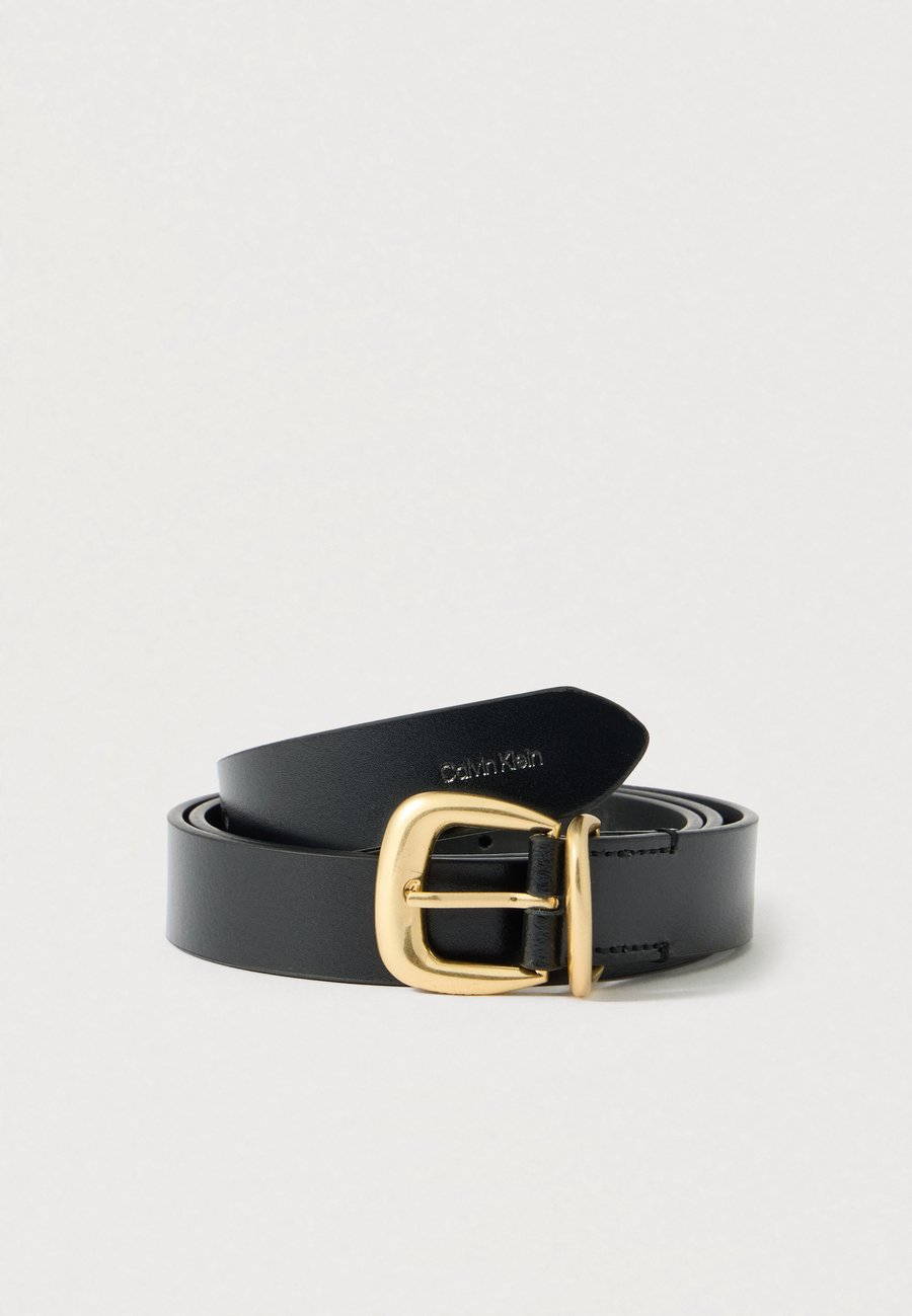 

Ремень Calvin Klein PIECE LOGO BUCKLE BELT, Black/Antique Light Gold-Coloured/Black