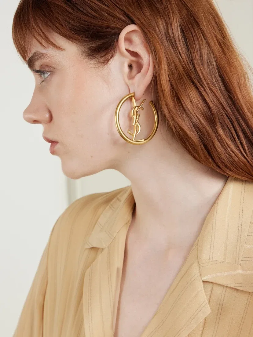 Серьги из латуни в форме колец Cassandre SAINT LAURENT, золотой — фото 2
