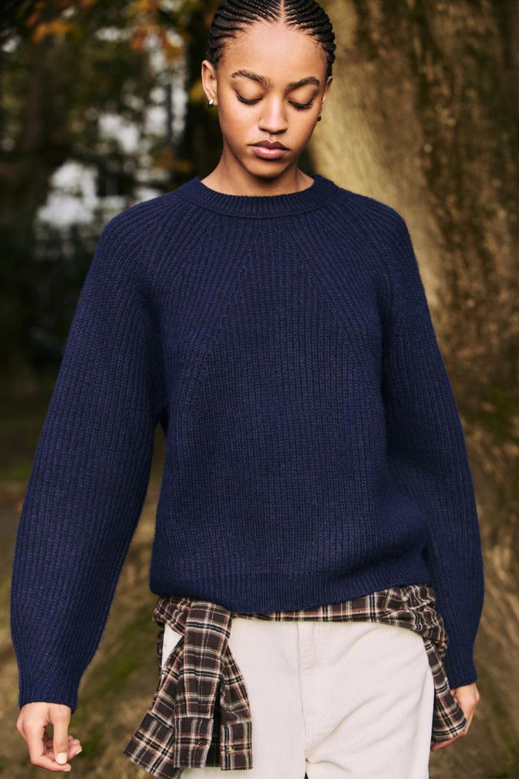

Мягкий джемпер изнаночной вязки Pull And Bear, синий