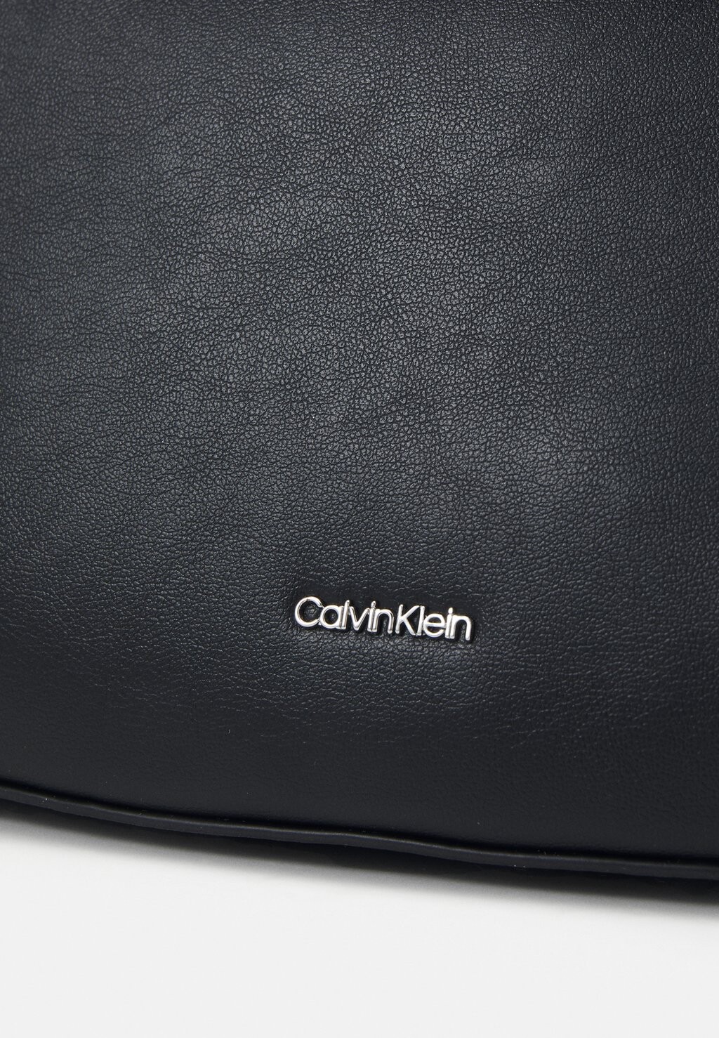 

Сумочка SOFT SCULPT SHOULDER BAG Calvin Klein, черный