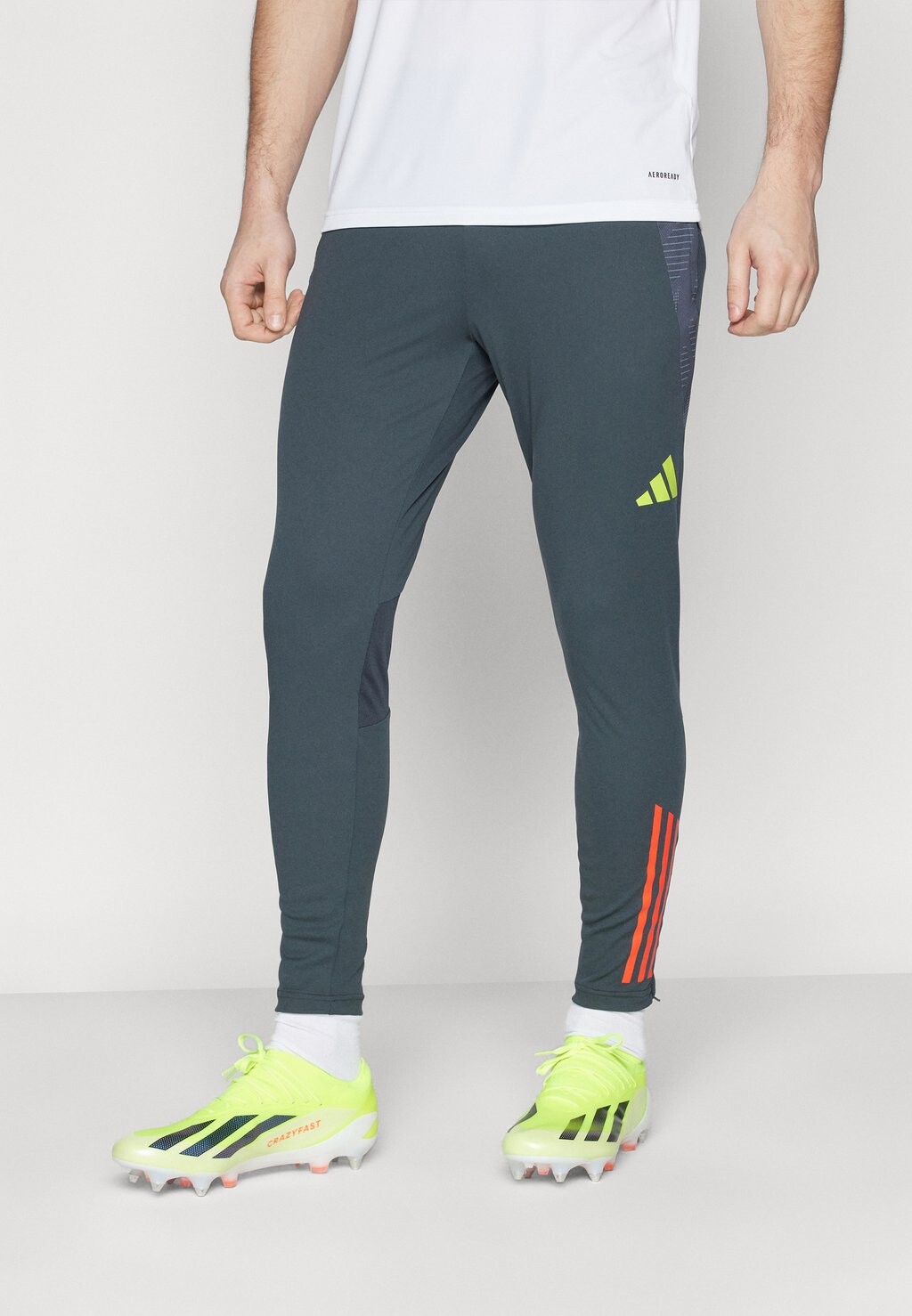 

Тайтсы BENFICA LISSABON TRAINING PANT adidas, темно-серый