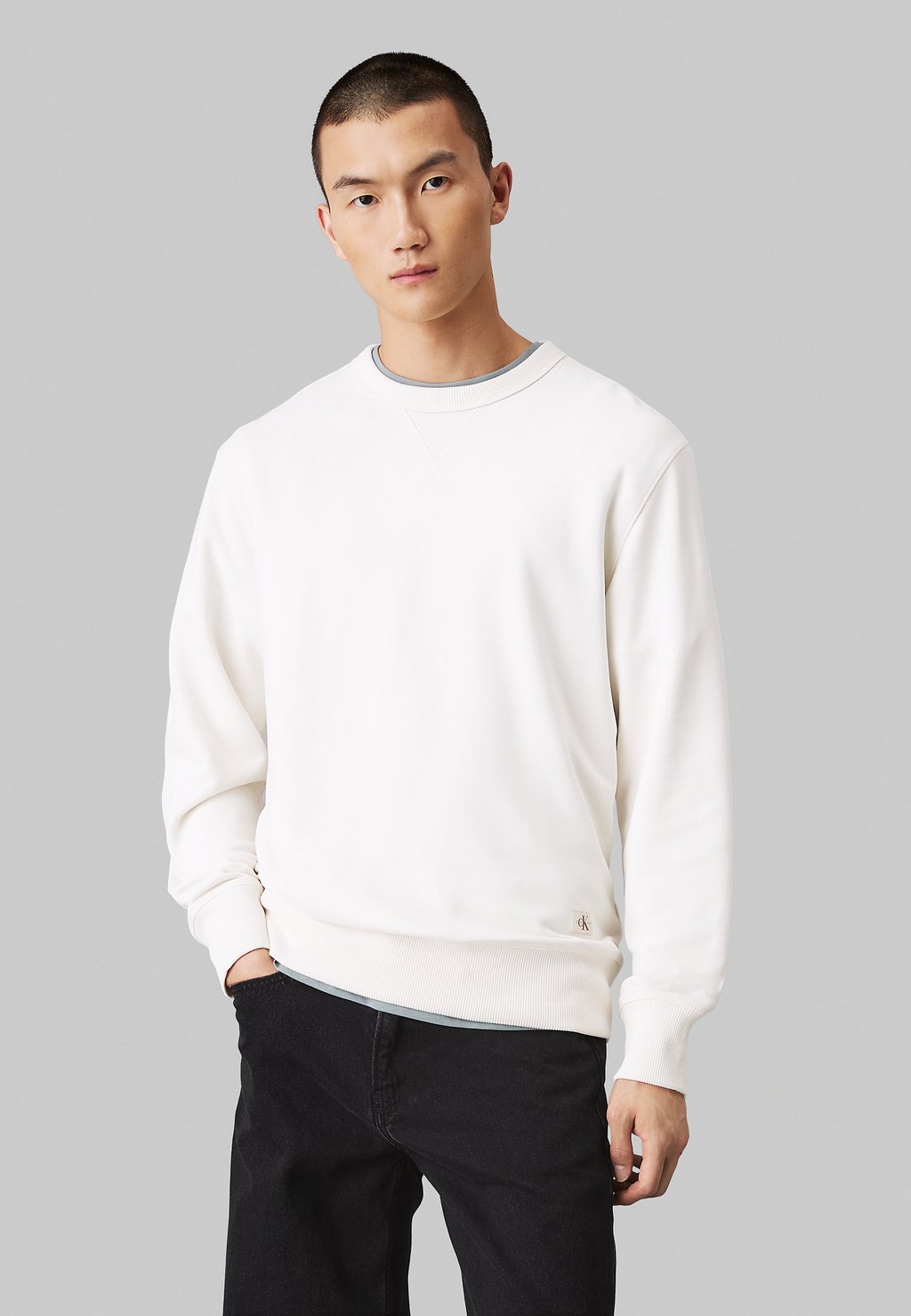 

Толстовка BADGE Calvin Klein Jeans, молочный