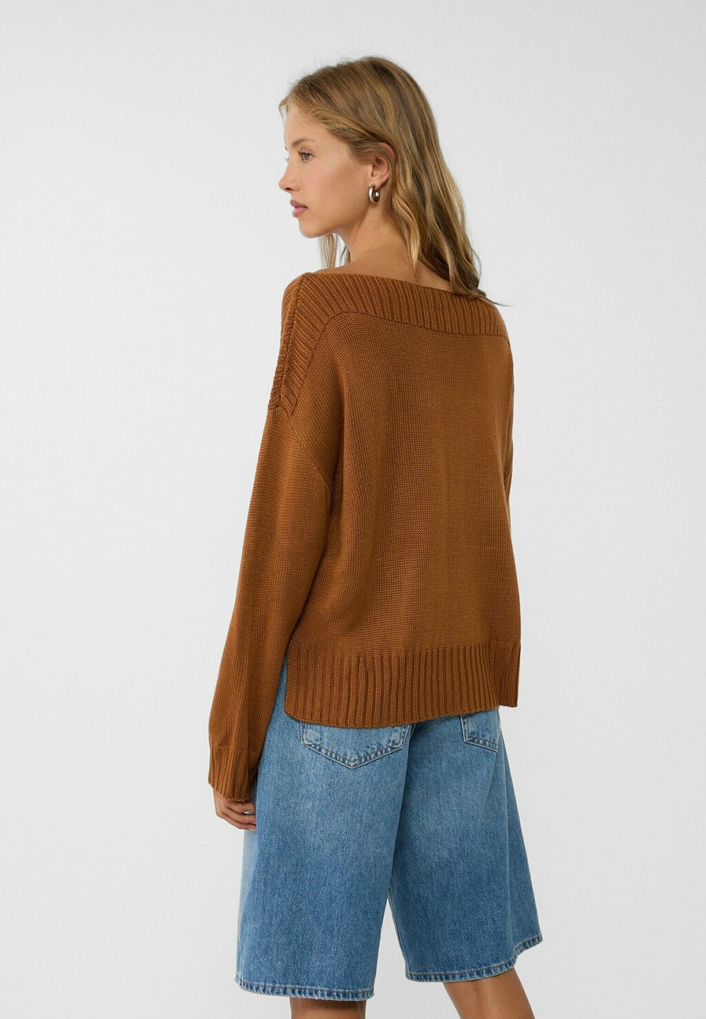 

Джемпер WITH BOAT NECK Stradivarius, коричневый
