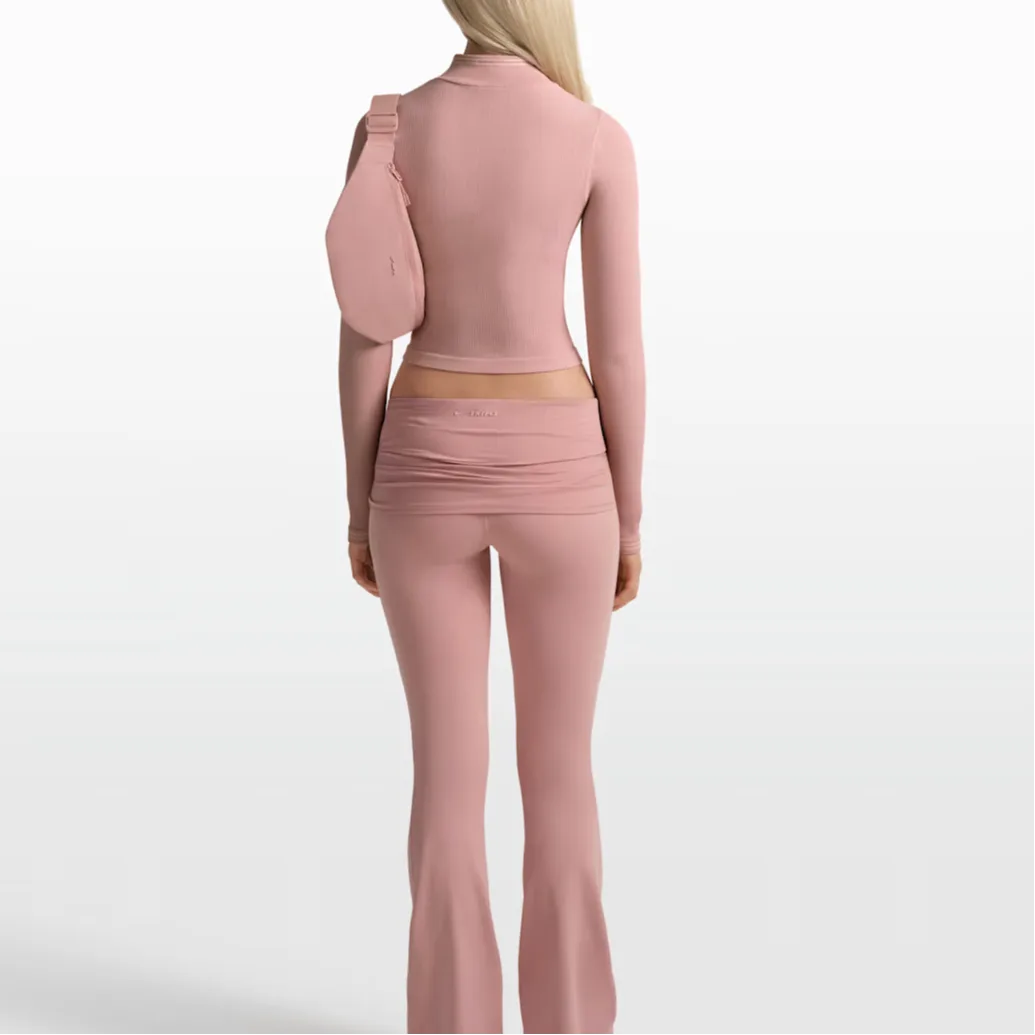 SKIMS Ribbed Seamless Женская укороченная куртка-бомбер на молнии Nike, nskm himalayan/nskm экрю — фото 4