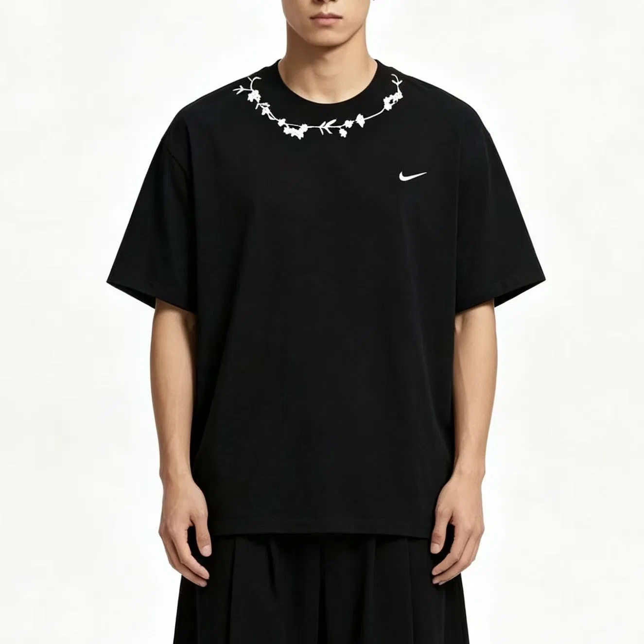 Футболка с принтом Nike Sportswear черная — фото 4