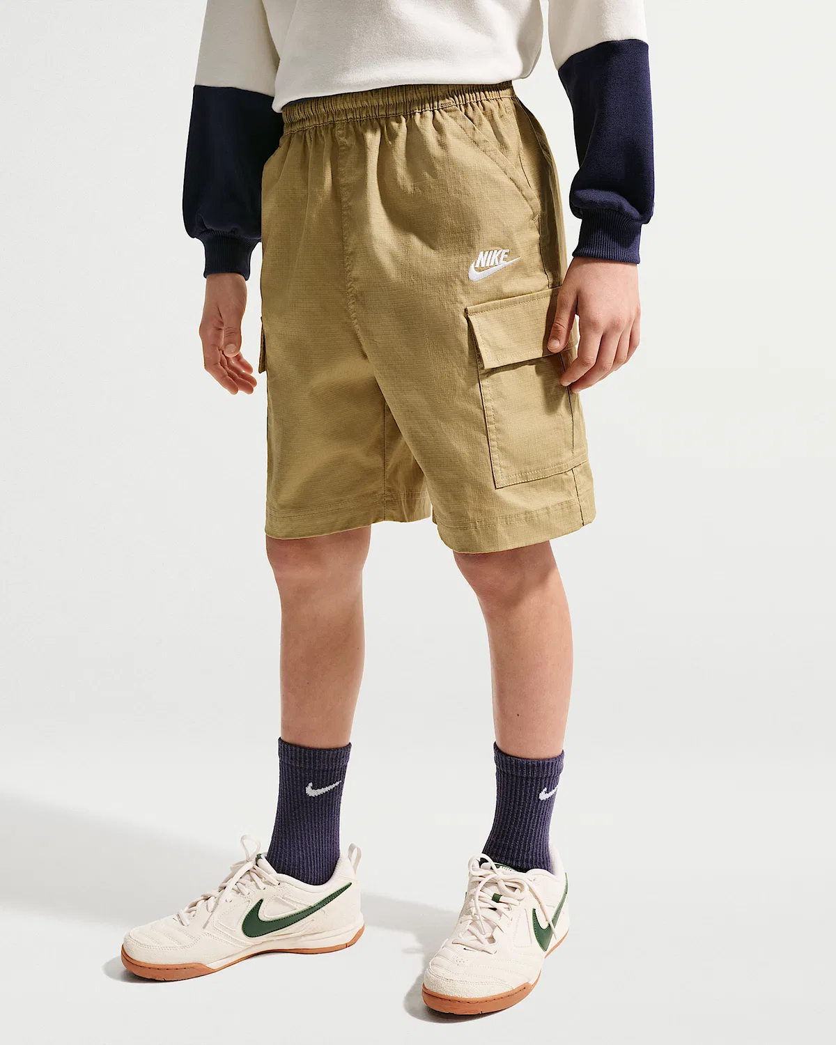 Детские шорты карго Nike Sportswear Club, Parachute Beige/White — фото 2