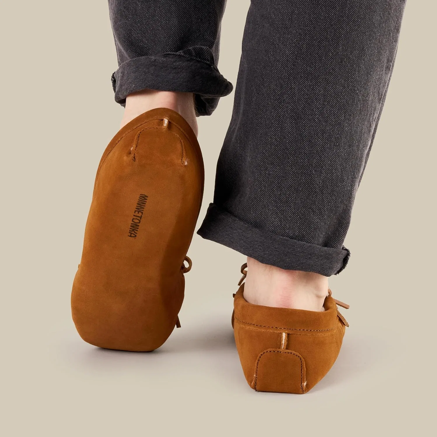 Мужские мокасины Minnetonka из овчины с жесткой подошвой, Brown — фото 2