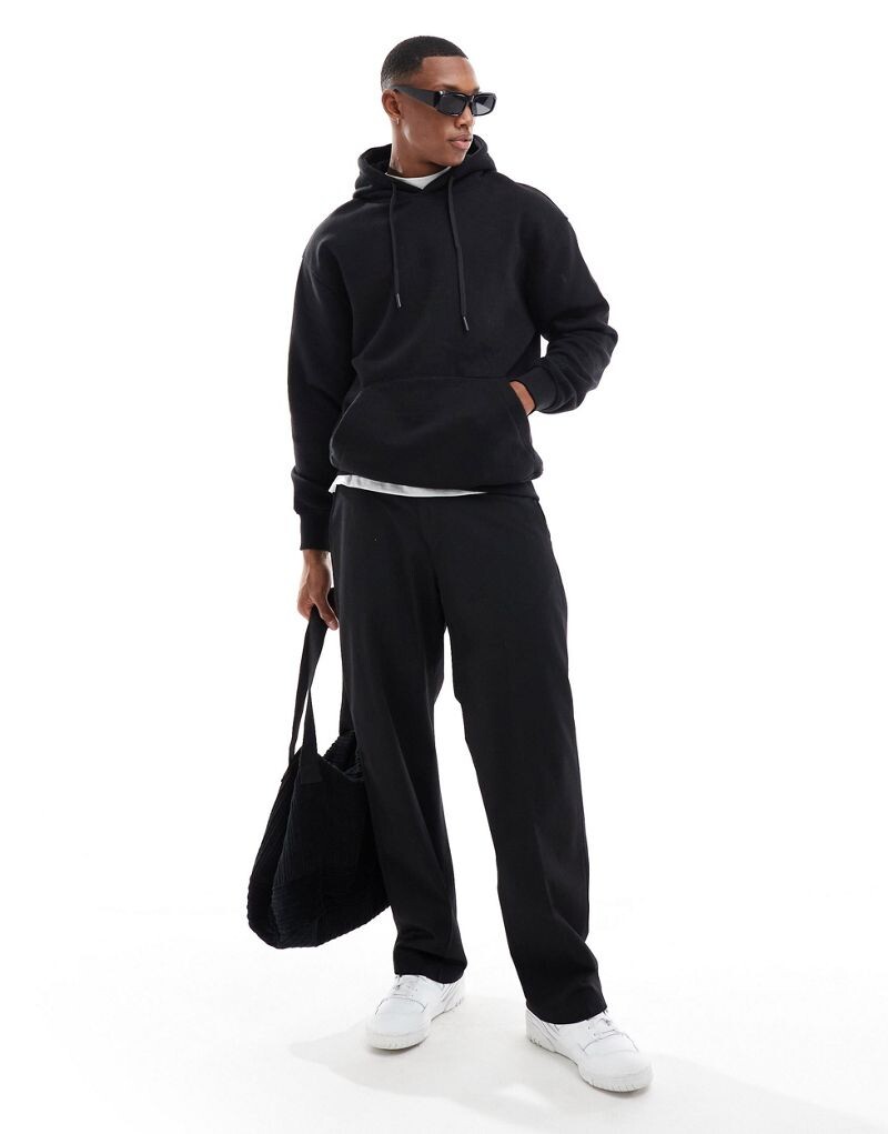 

Черное худи Pull&Bear