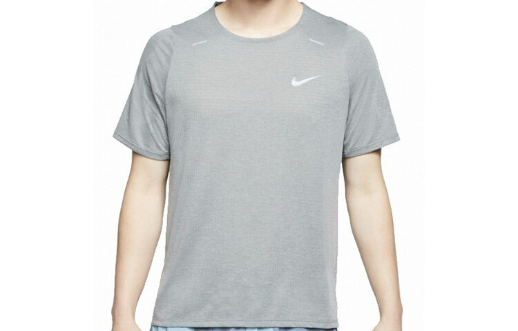 

Футболка мужская дымчато-серая Nike, серый