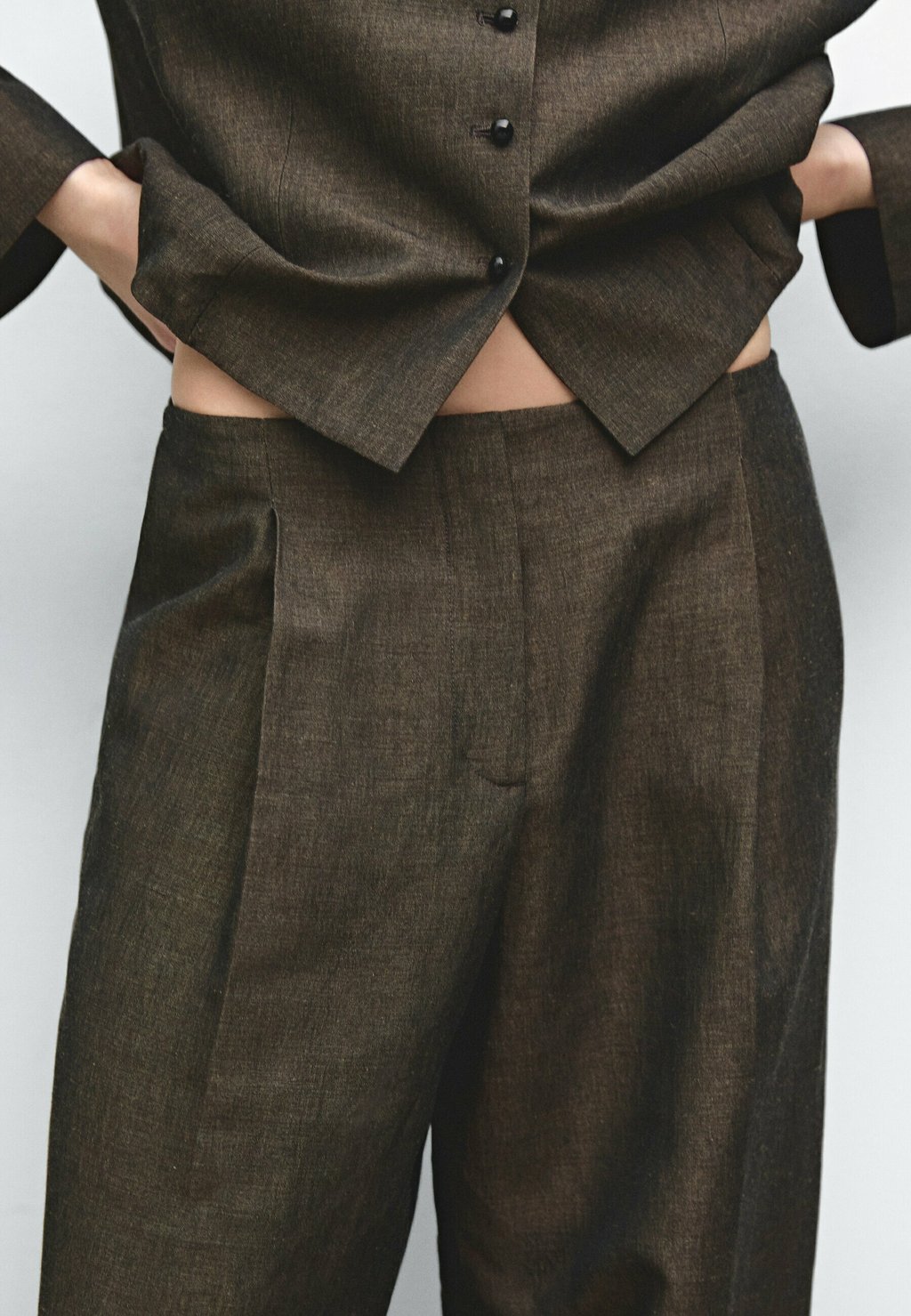 

Брюки FLOWING BLEND PLEATED Massimo Dutti, темно-коричневый