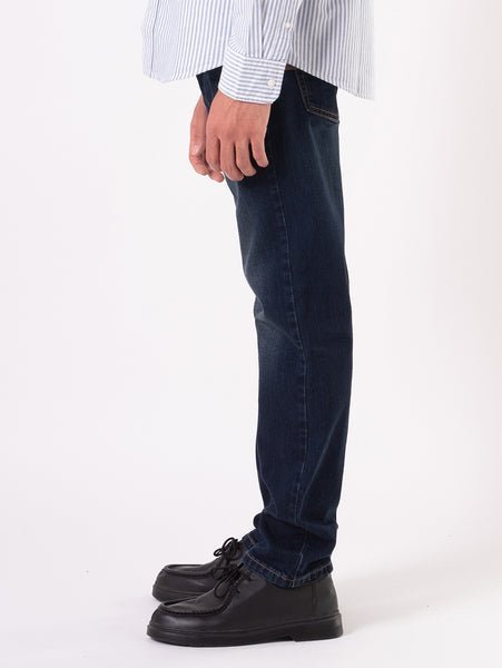 Джинсы 502 зауженного кроя, темно-синего цвета Levi's, Medium Indigo - Worn In — фото 2