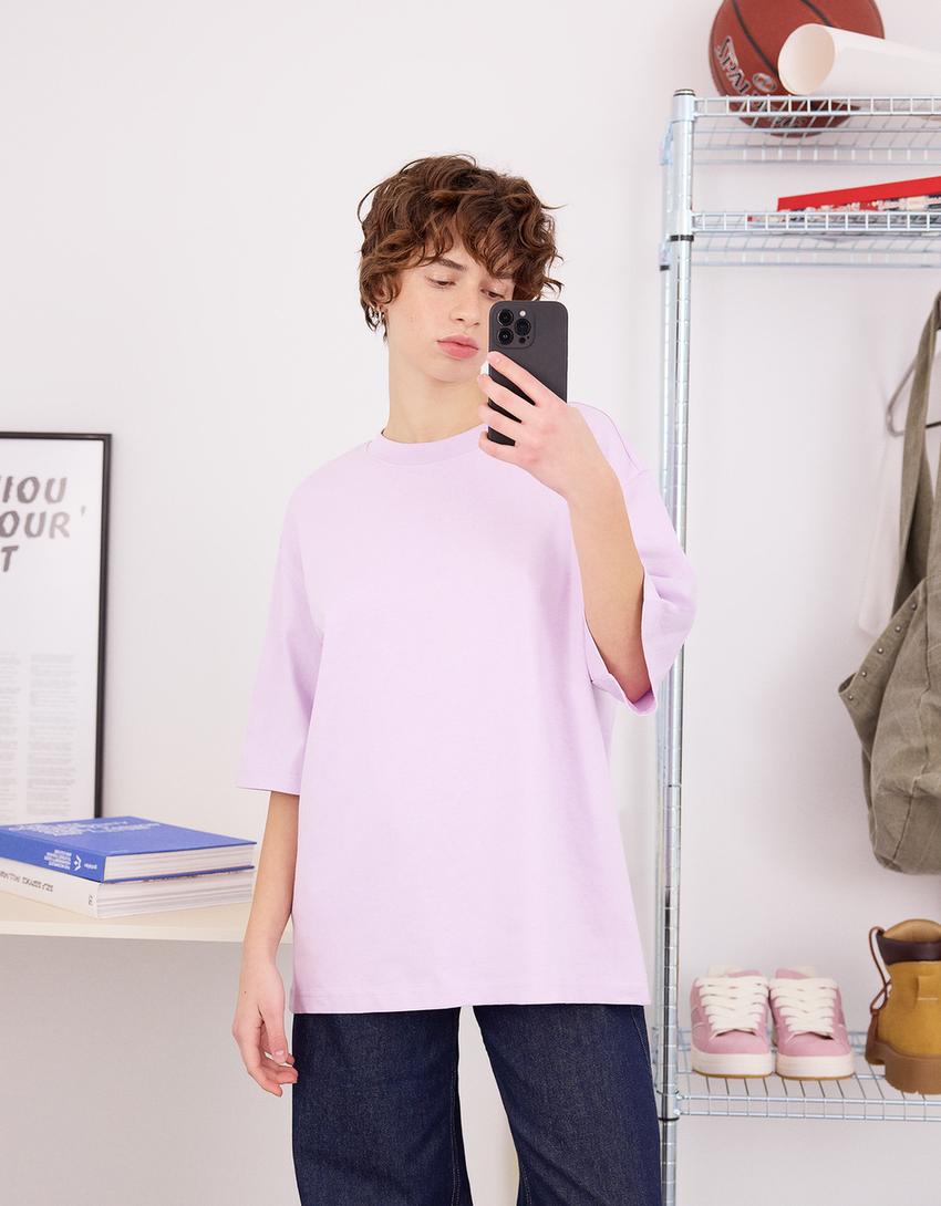 

Футболка свободного кроя с короткими рукавами из хлопка Bershka, фиолетовый