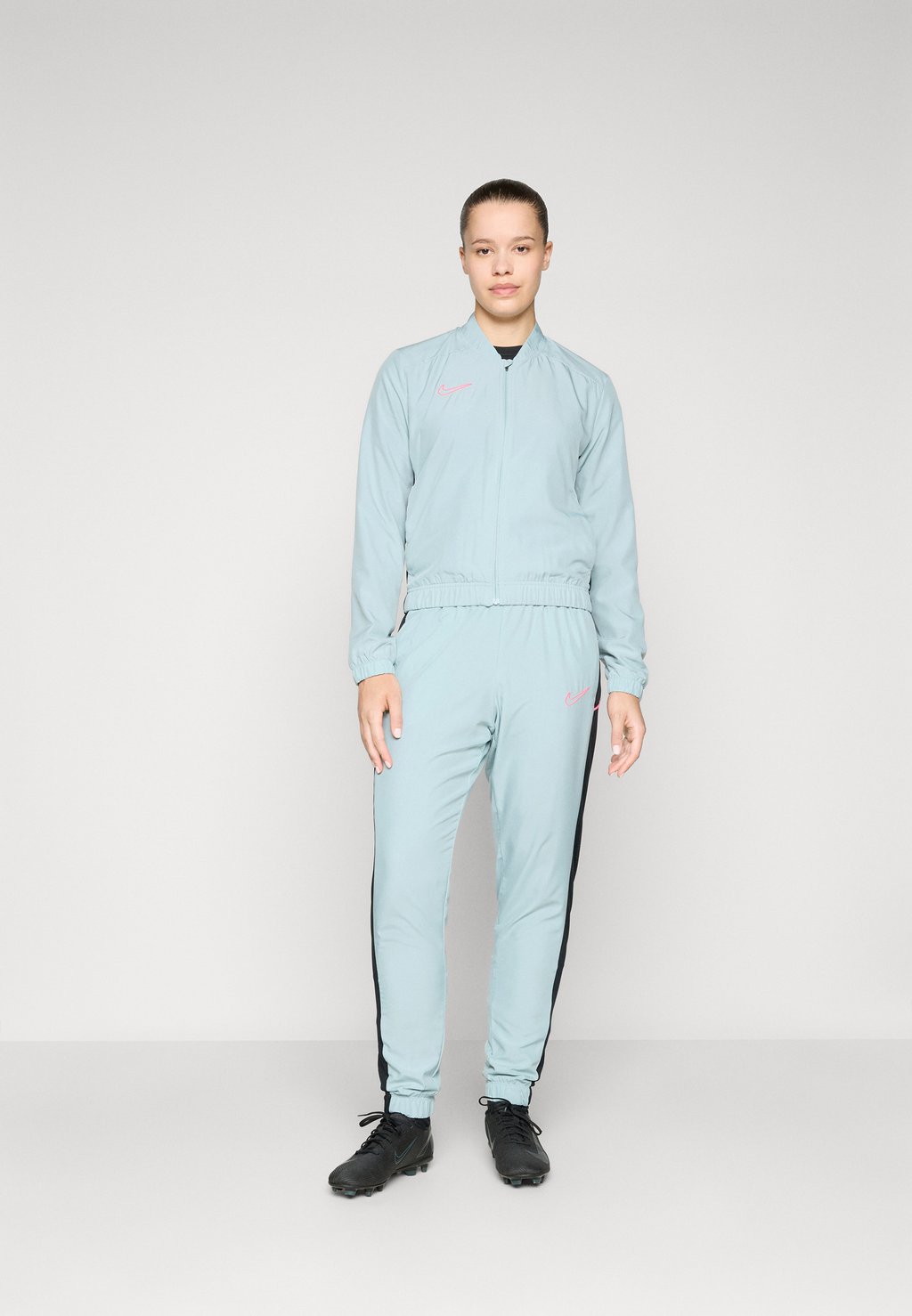 

Спортивный костюм SUIT SET Nike Performance, светло-серый